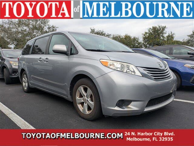2017 Toyota Sienna LE 7-Passenger Auto Access Seat FWD