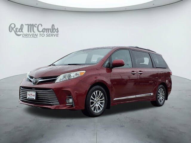 2020 Toyota Sienna XLE 7-Passenger FWD with Auto-Access Seat