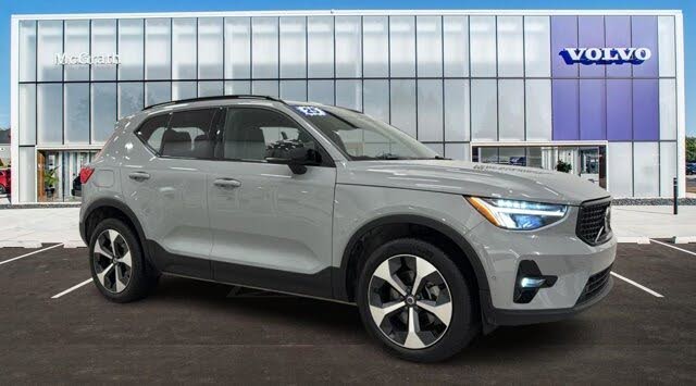 2025 Volvo XC40 B5 Plus Dark Theme AWD