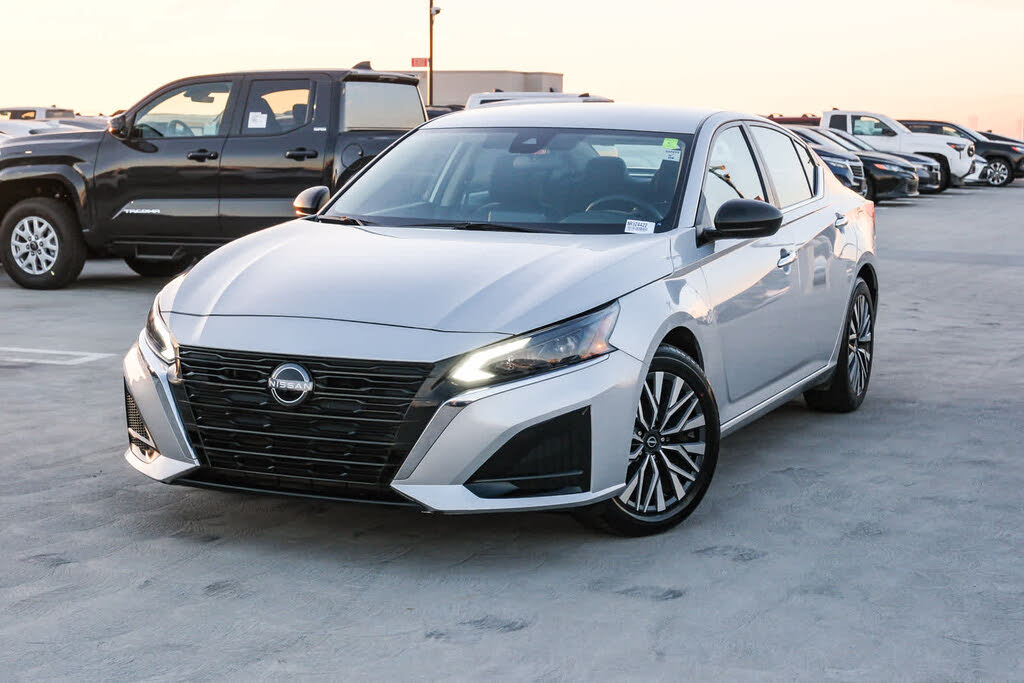 2024 Nissan Altima 2.5 SV FWD