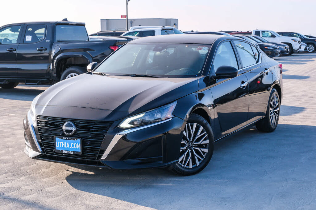 2024 Nissan Altima 2.5 SV FWD