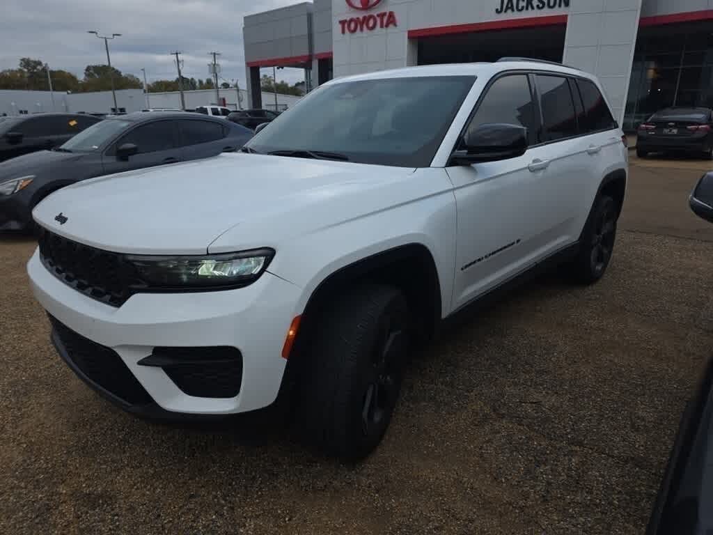 2023 Jeep Grand Cherokee Altitude 4WD
