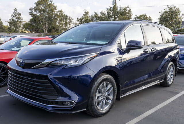 2026 Toyota Sienna XLE 7-Passenger FWD