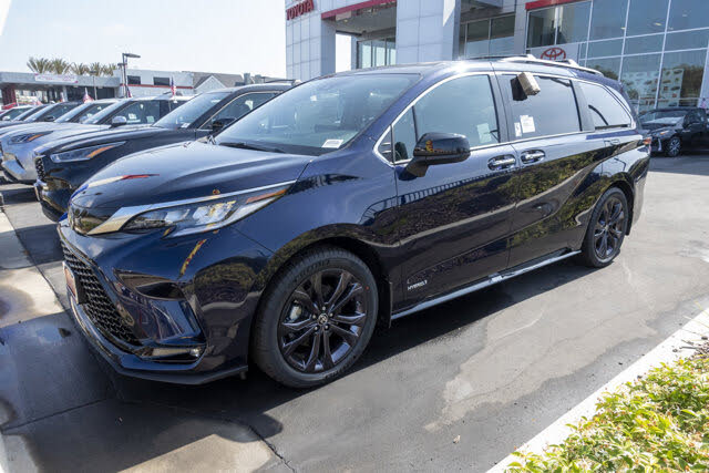 2026 Toyota Sienna XSE 7-Passenger AWD