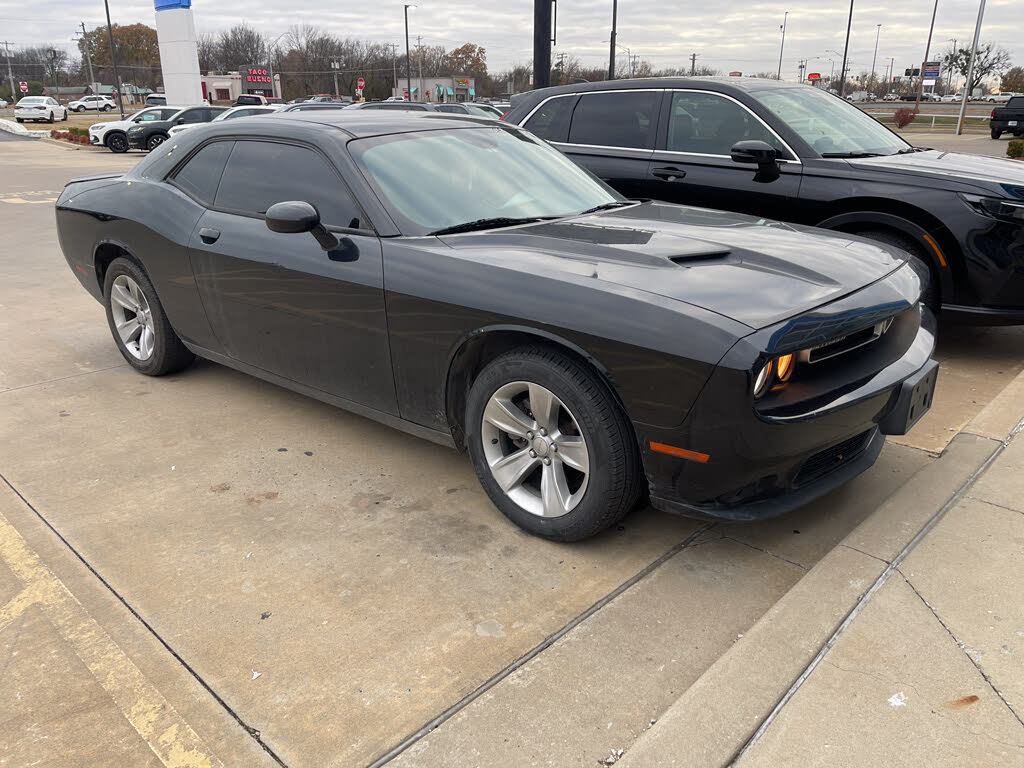 2016 Dodge Challenger SXT RWD