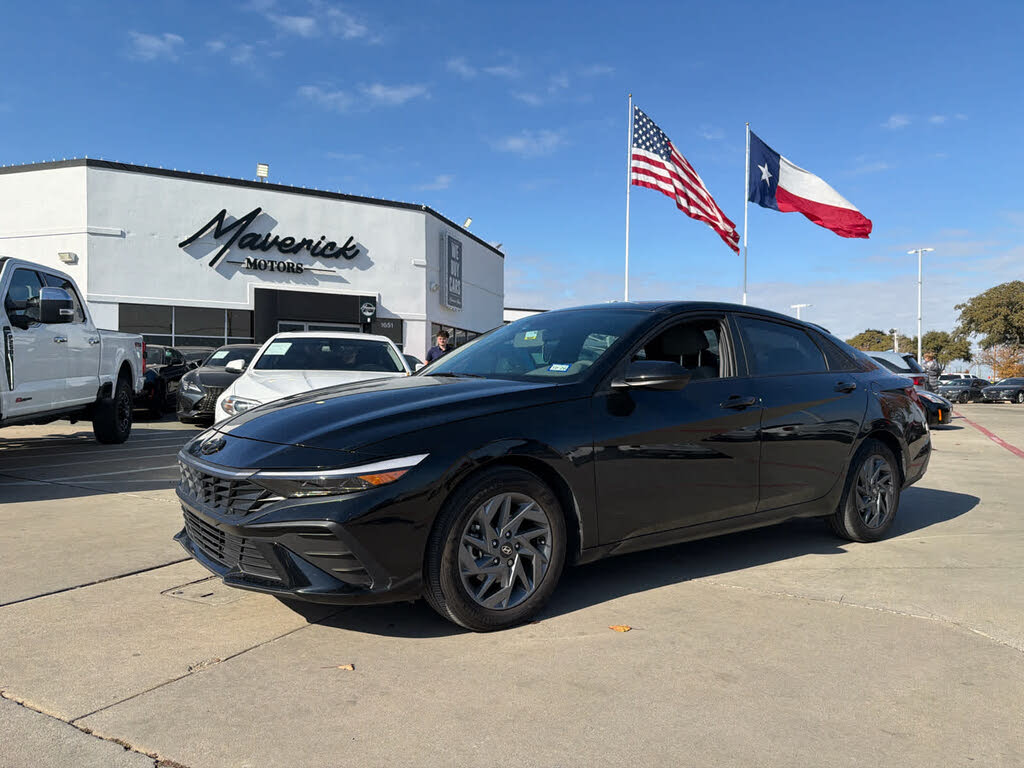 2024 Hyundai Elantra SEL FWD