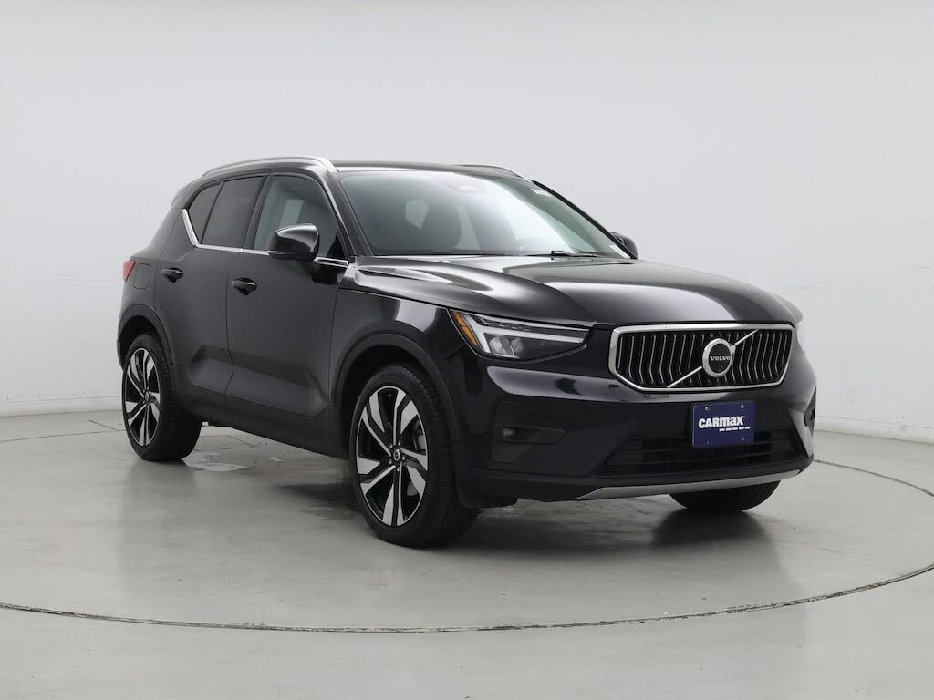 2025 Volvo XC40 B5 Plus Bright Theme AWD