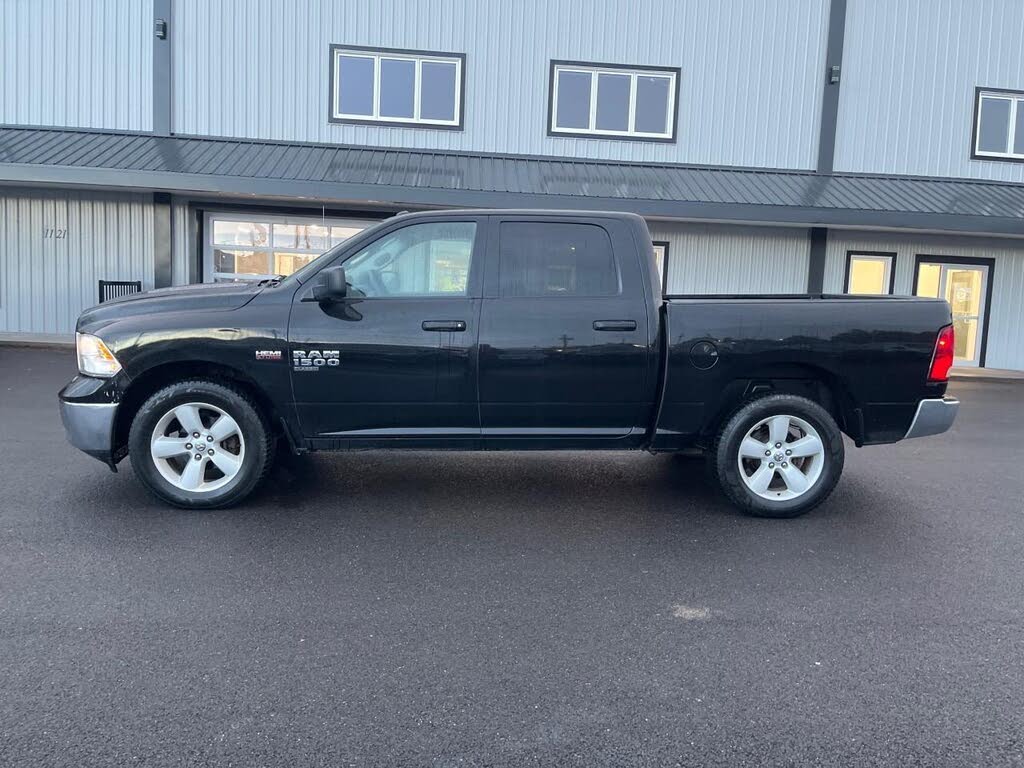 RAM 1500 Classic SLT Crew Cab 4WD 2023