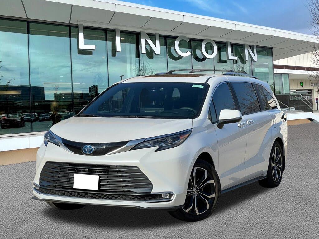 2025 Toyota Sienna Platinum 7-Passenger FWD