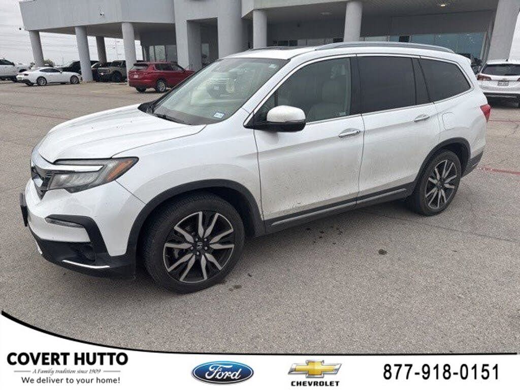 2021 Honda Pilot Touring FWD with Rear Captains Chairs