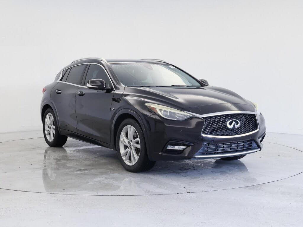 2017 INFINITI QX30 Premium FWD