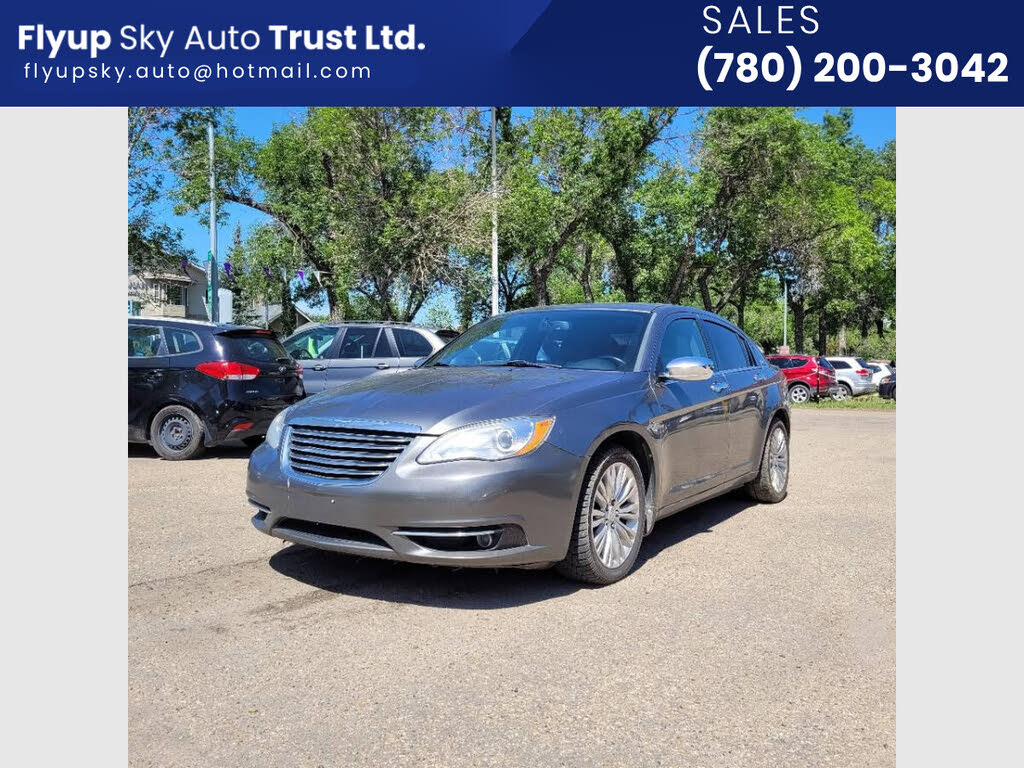 2013 Chrysler 200 Limited Sedan FWD