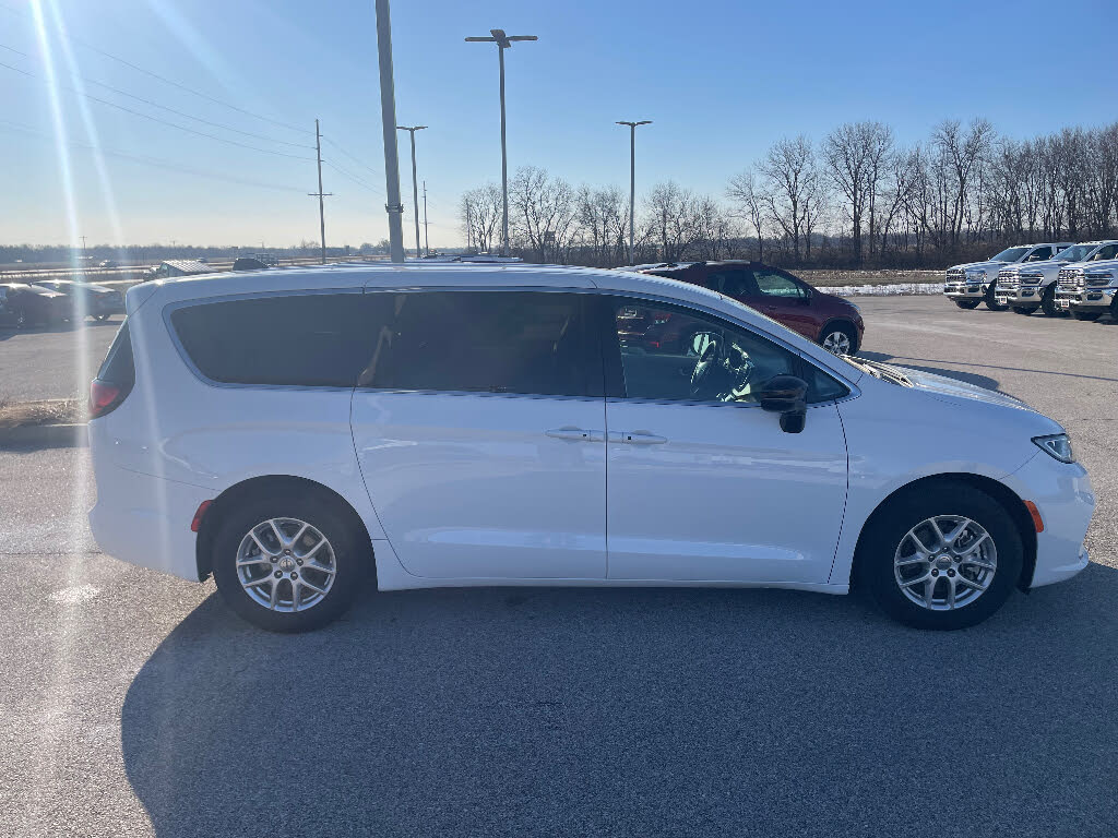 2024 Chrysler Pacifica Touring L FWD