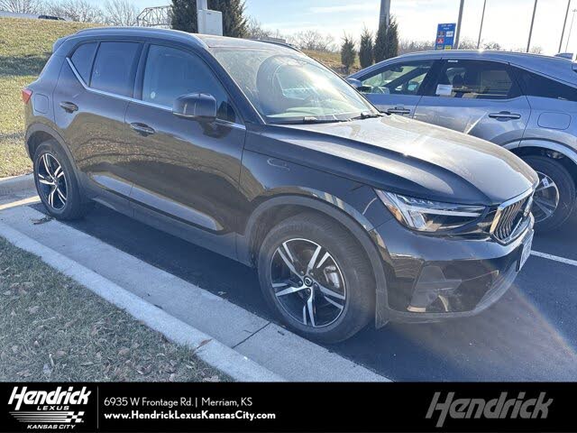 2025 Volvo XC40 B5 Core Bright Theme AWD