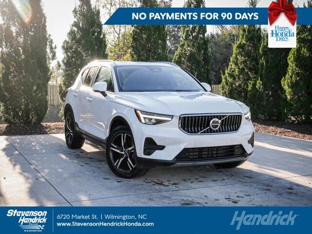 2025 Volvo XC40 B5 Core Bright Theme AWD