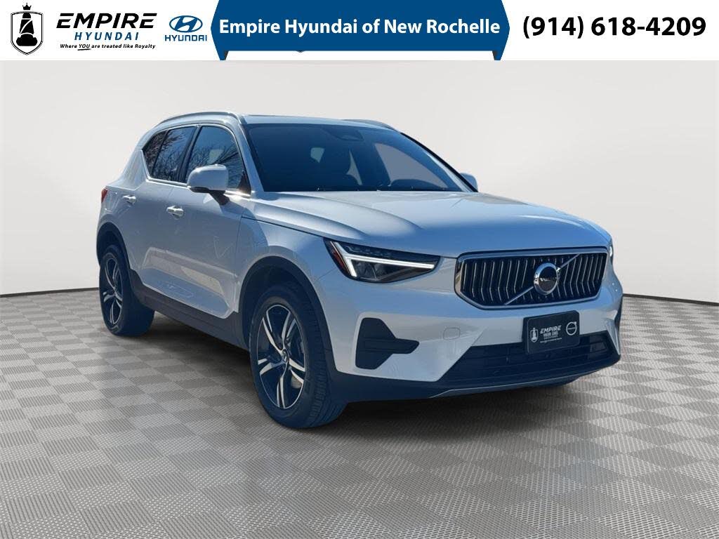 2025 Volvo XC40 B5 Core Bright Theme AWD