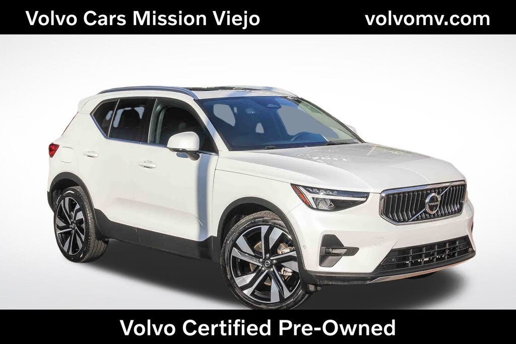 2025 Volvo XC40 B5 Plus Bright Theme AWD