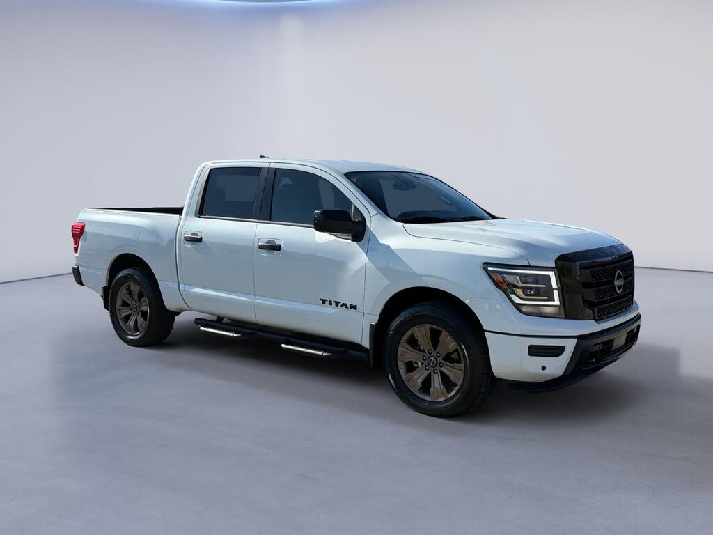 2024 Nissan Titan SV Crew Cab 4WD