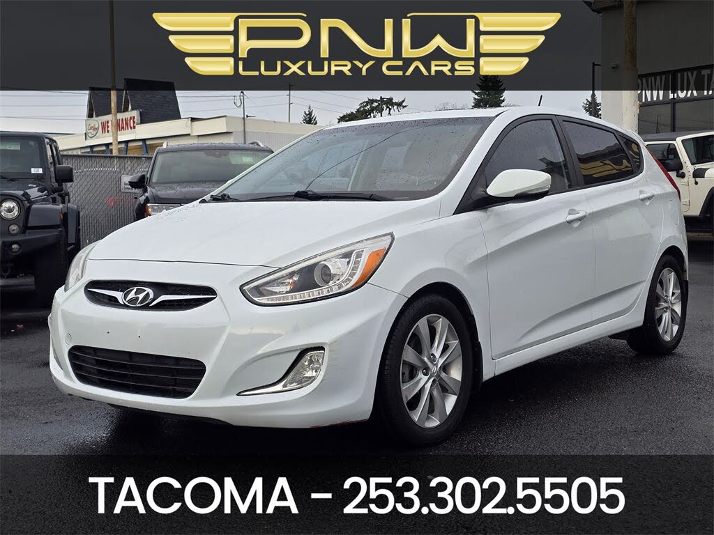 2014 Hyundai Accent SE 4-Door Hatchback FWD
