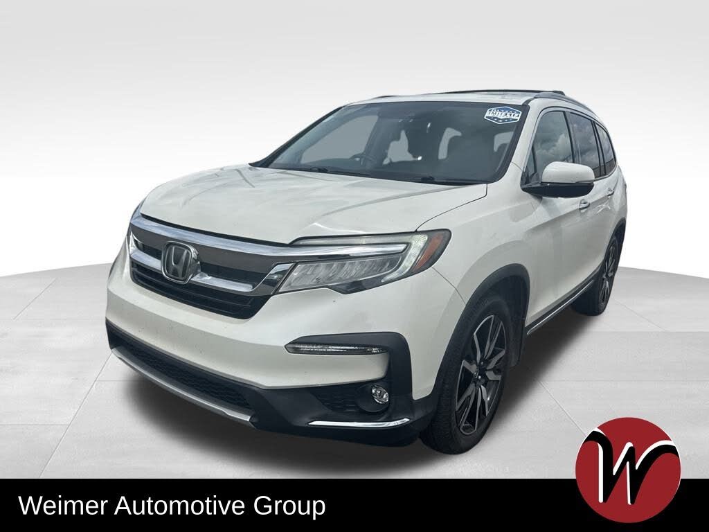 2019 Honda Pilot Touring AWD with Rear Captain's Chairs