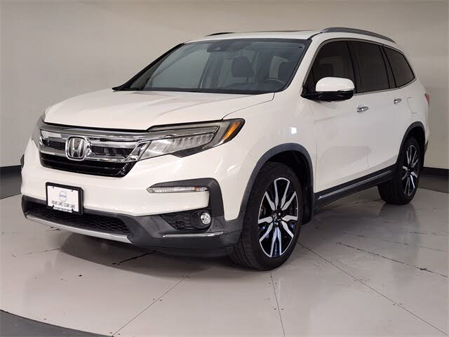 2019 Honda Pilot Touring FWD with Rear Captain's Chairs