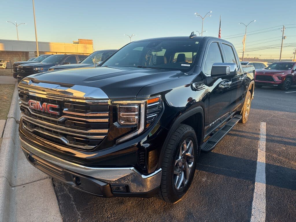 2022 GMC Sierra 1500 SLT Crew Cab 4WD