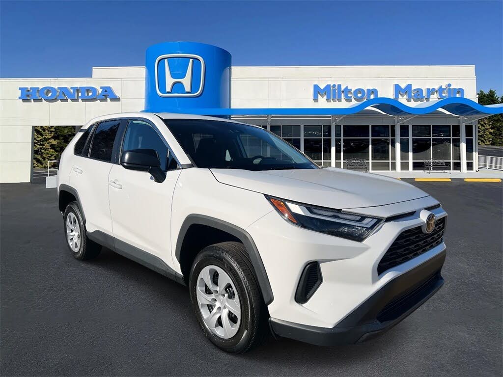 2024 Toyota RAV4 LE FWD