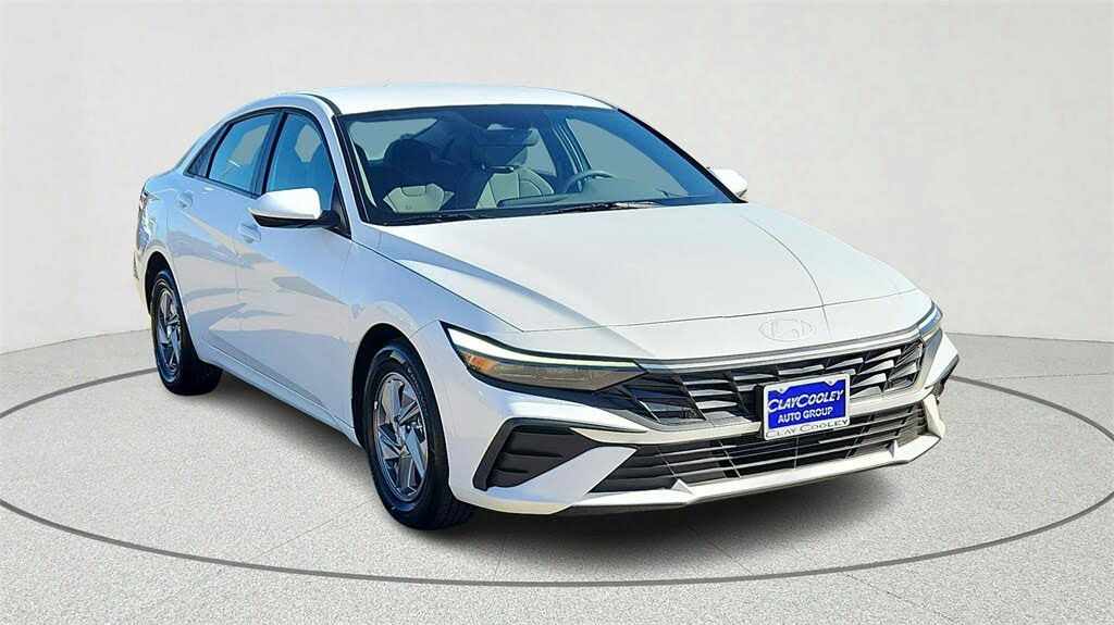2025 Hyundai Elantra SE FWD