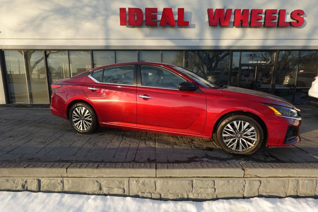 2024 Nissan Altima 2.5 SV FWD