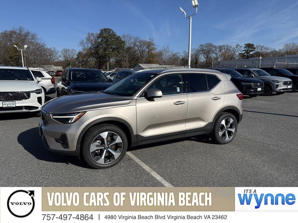 2023 Volvo XC40 B5 Plus Bright Theme AWD