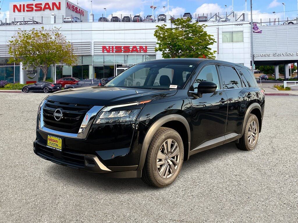 2025 Nissan Pathfinder S FWD