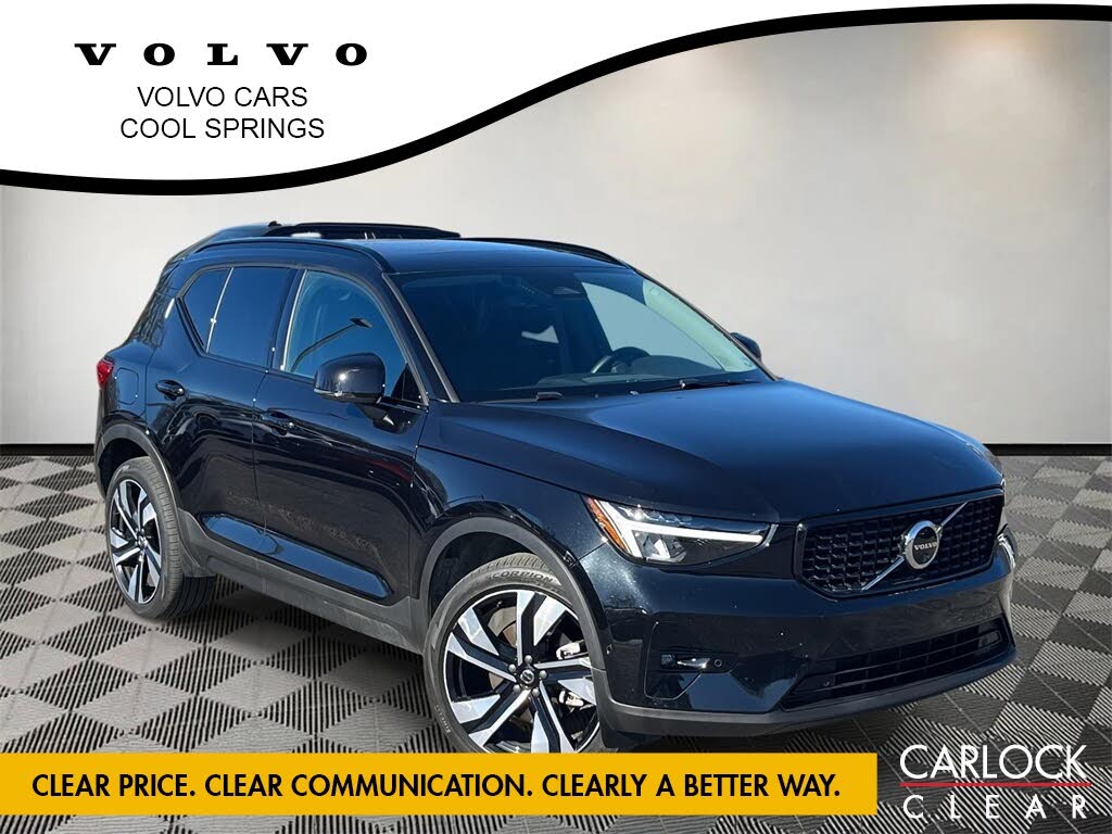 2024 Volvo XC40 B5 Plus Dark Theme AWD