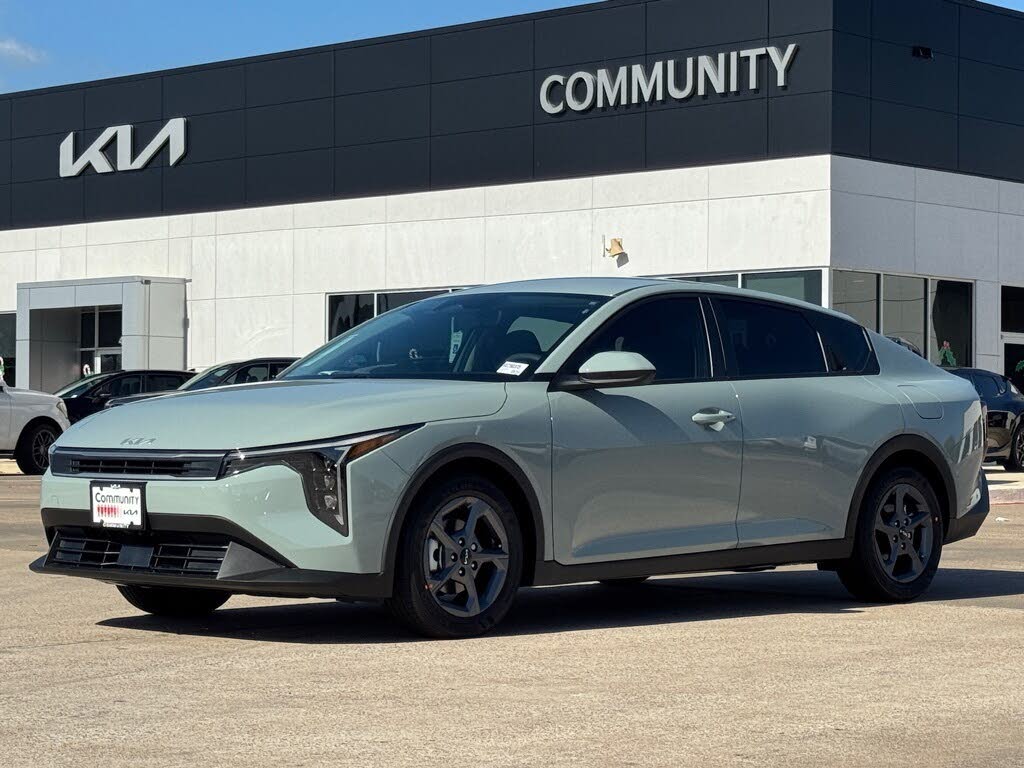 2025 Kia K4 LXS FWD