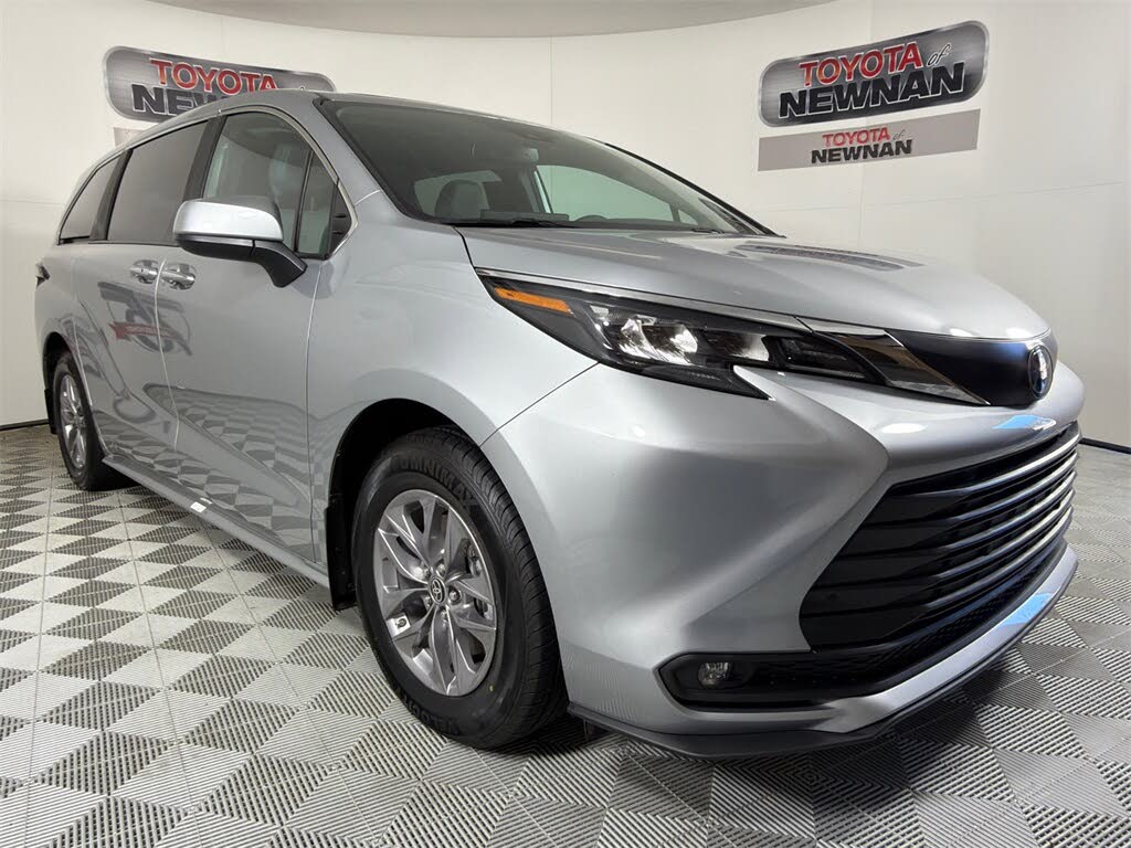 2025 Toyota Sienna XLE 7-Passenger FWD