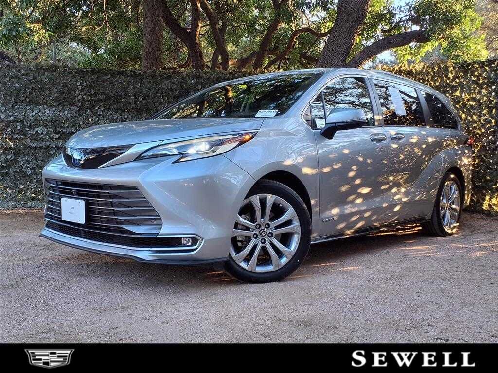 2021 Toyota Sienna Platinum 7-Passenger FWD