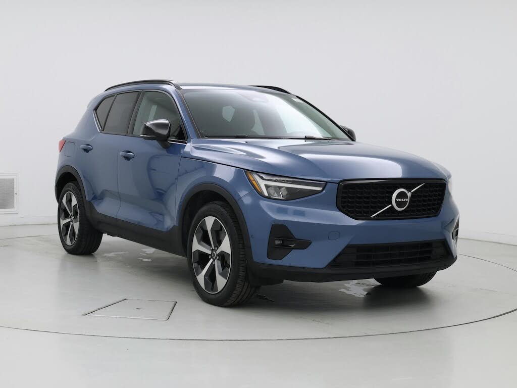 2023 Volvo XC40 B4 Ultimate Dark Theme FWD