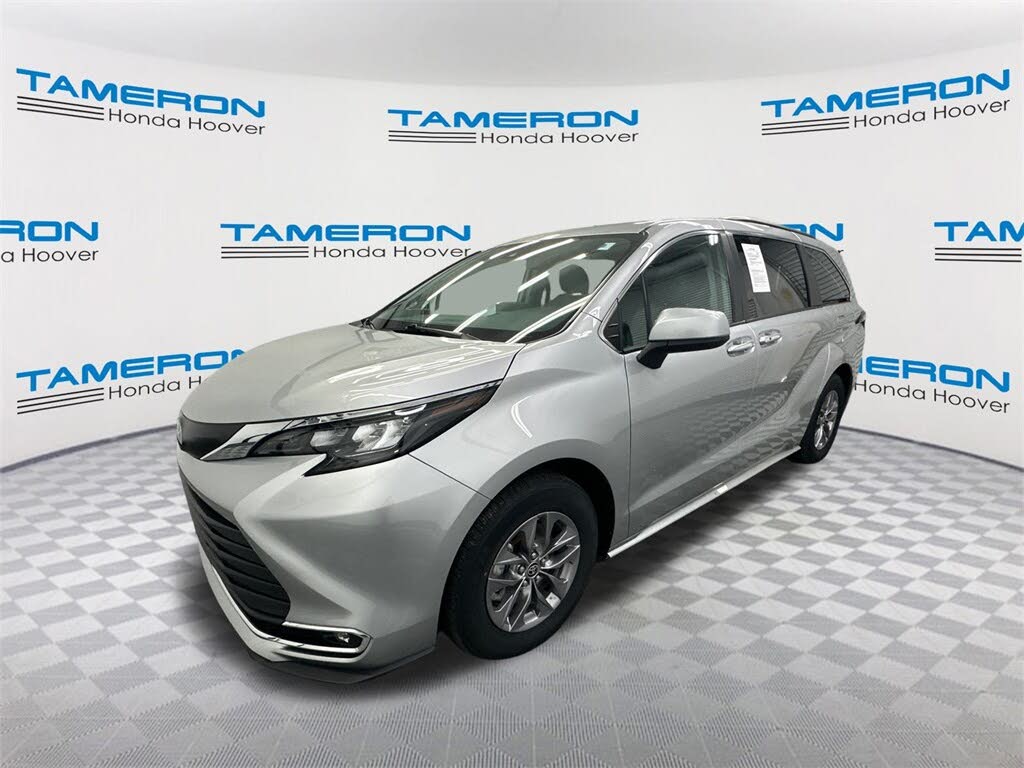 2024 Toyota Sienna XLE 7-Passenger FWD