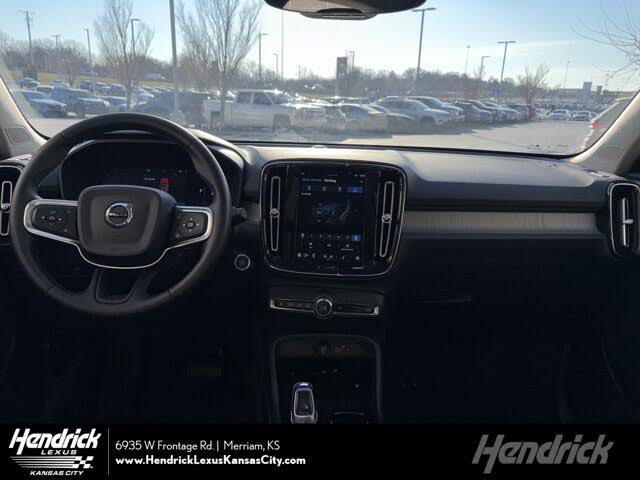 2025 Volvo XC40 B5 Plus Bright Theme AWD