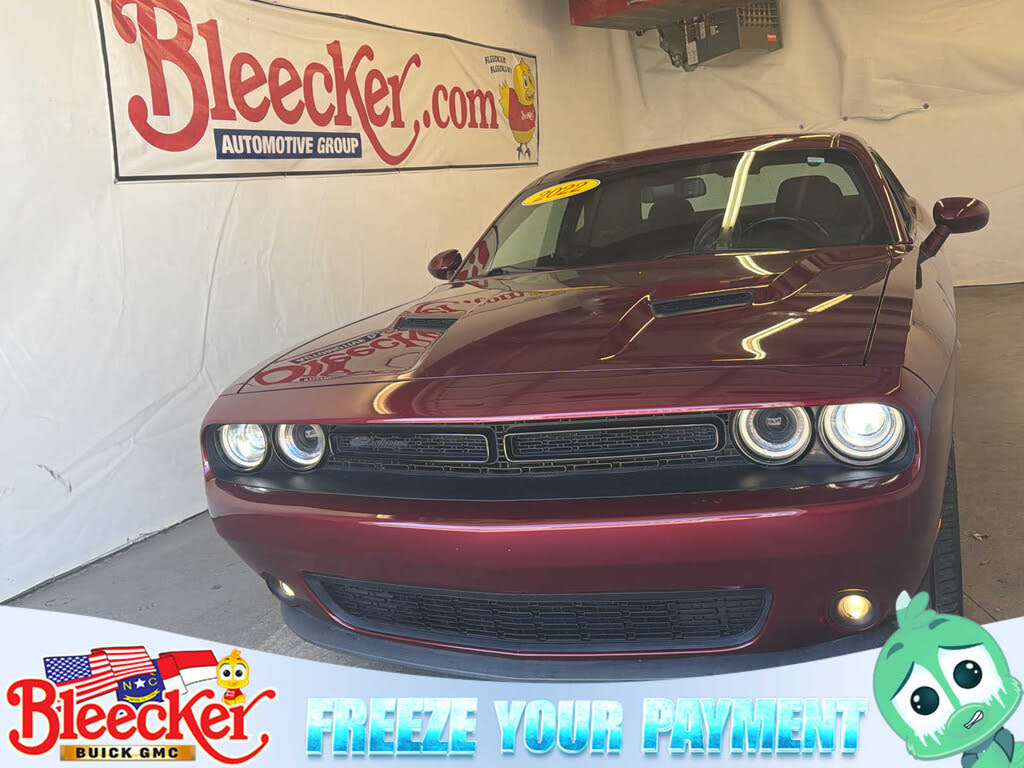 2022 Dodge Challenger SXT RWD