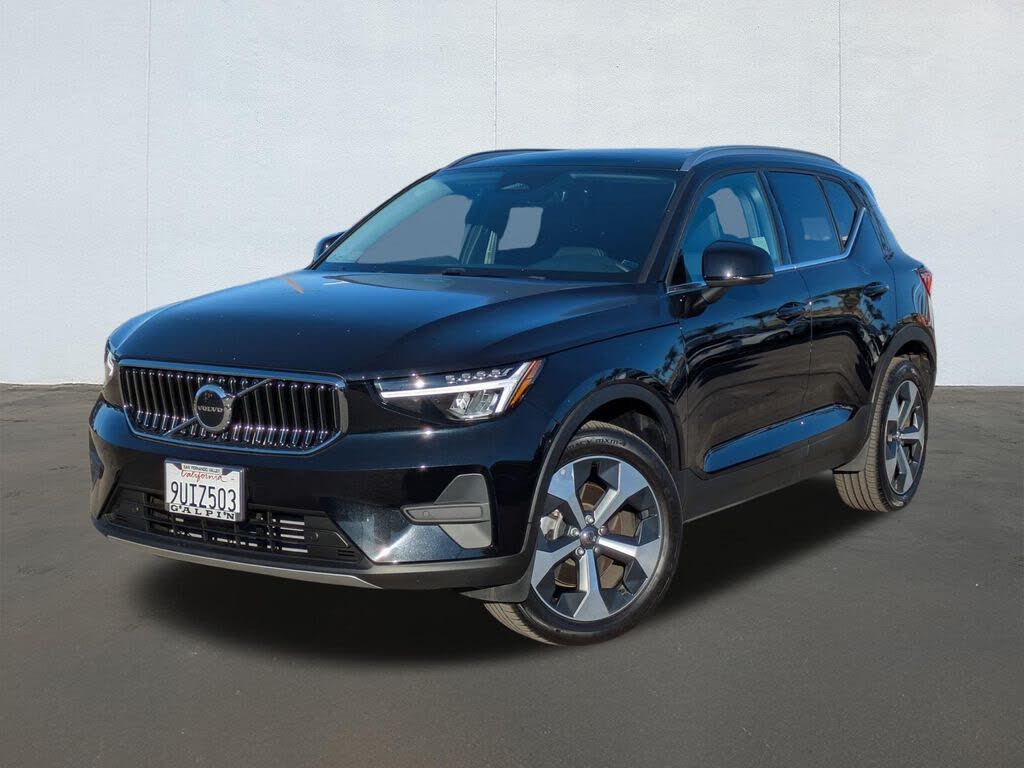2025 Volvo XC40 B5 Core Bright Theme AWD