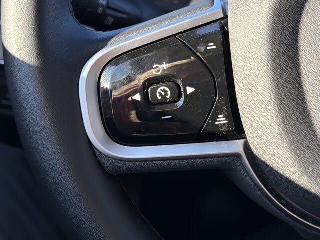 2025 Volvo XC90 B5 Plus Bright Theme 7-Passenger AWD