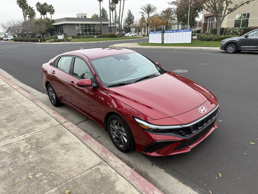 2024 Hyundai Elantra SEL FWD