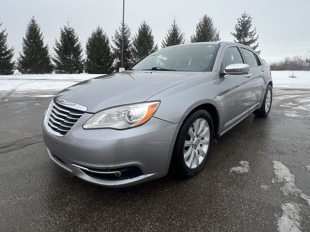 2013 Chrysler 200 Limited Sedan FWD