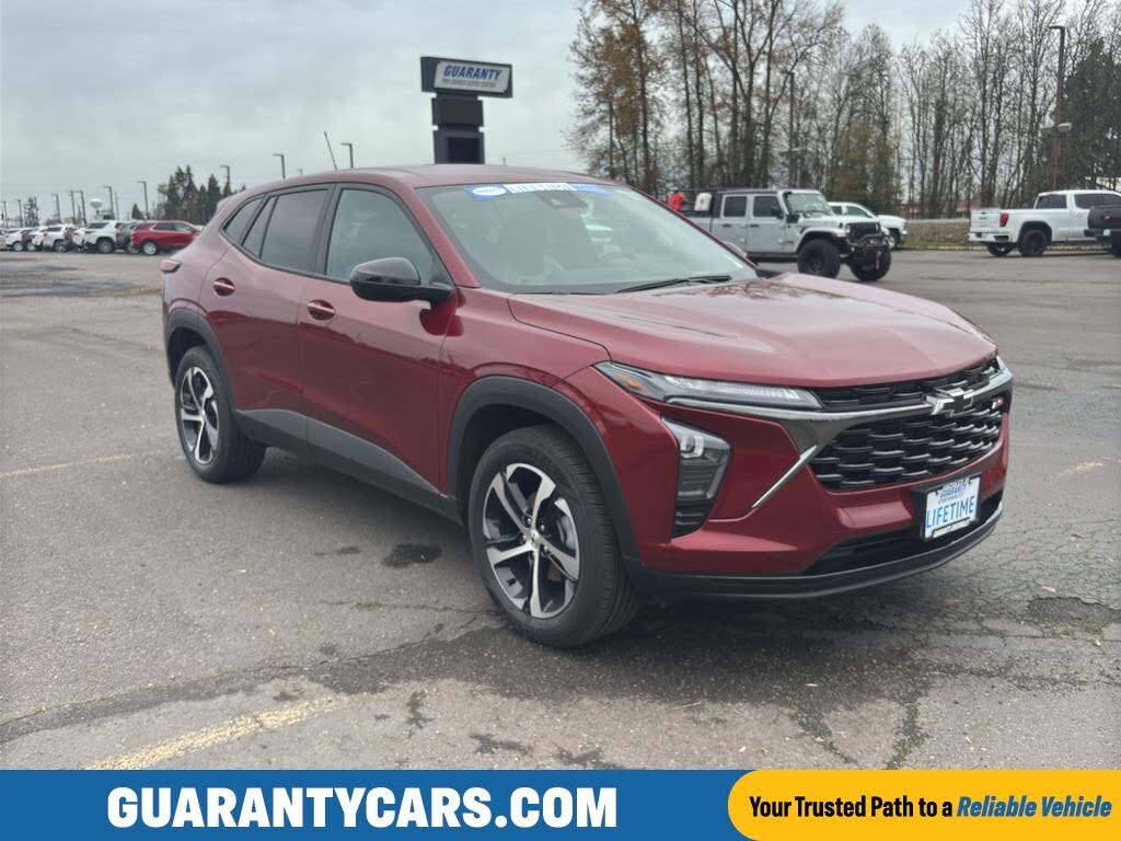 2025 Chevrolet Trax RS with 1RS FWD