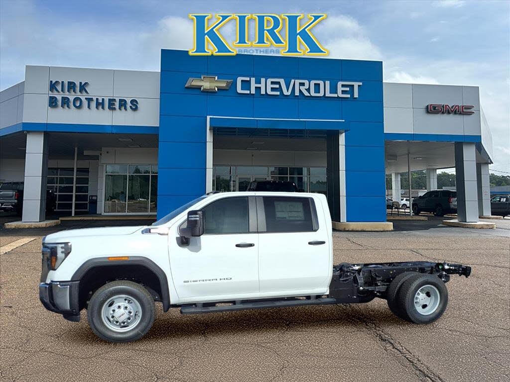 2026 GMC Sierra 3500HD Chassis Pro Crew Cab 4WD