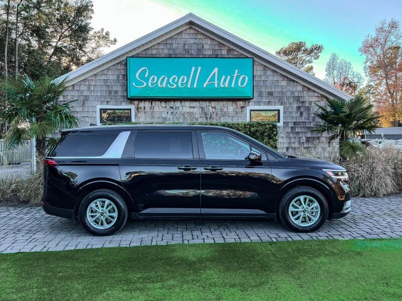 2024 Kia Carnival LX FWD
