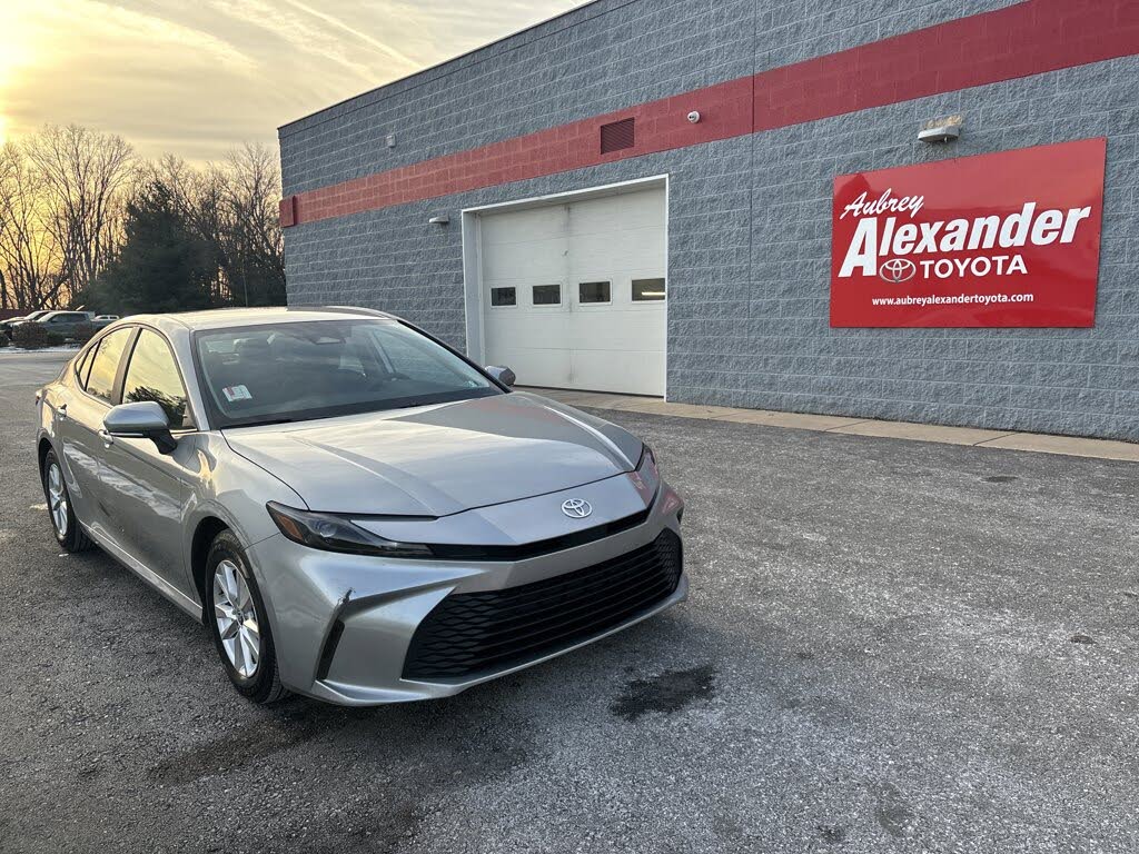 2025 Toyota Camry LE FWD