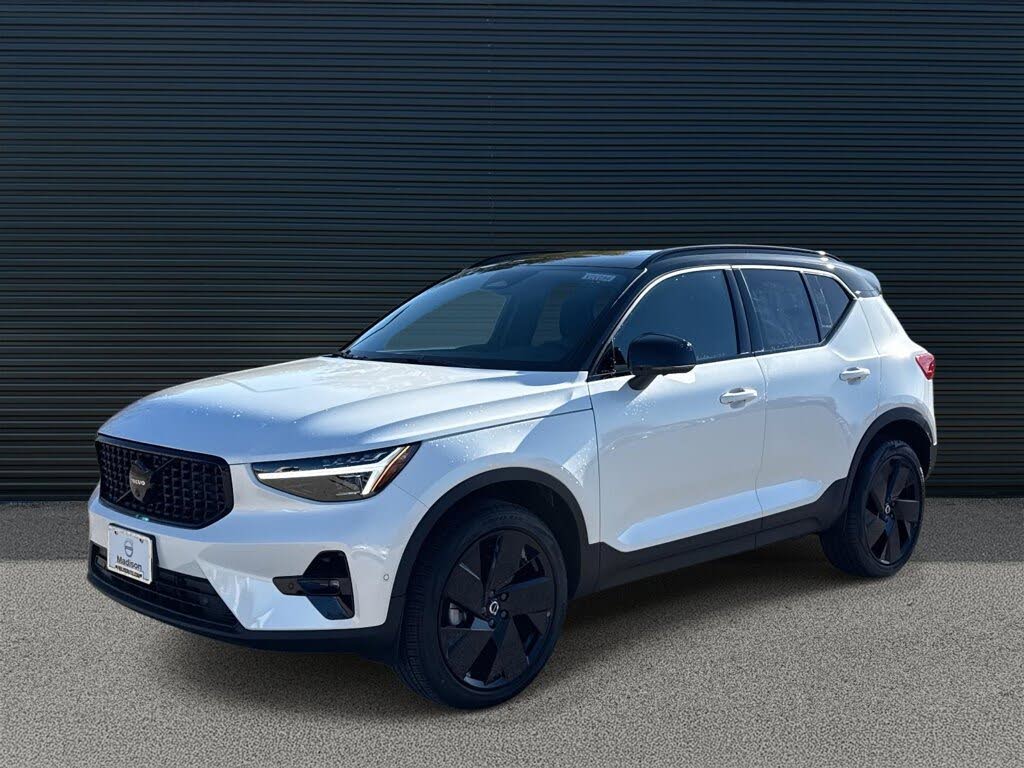 2026 Volvo XC40 B5 Ultra Black Edition AWD