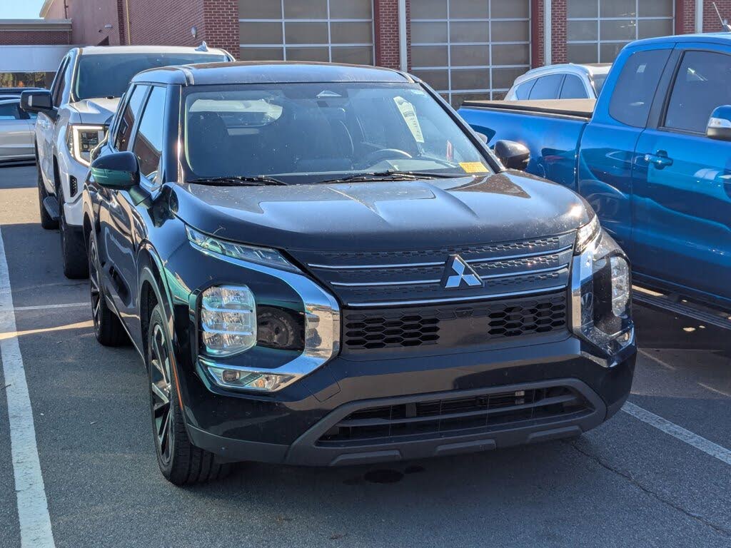 2022 Mitsubishi Outlander ES FWD