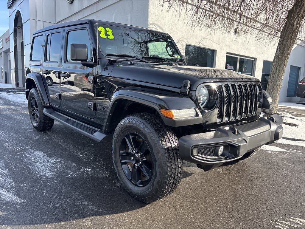 2023 Jeep Wrangler Sahara Altitude 4-Door 4WD